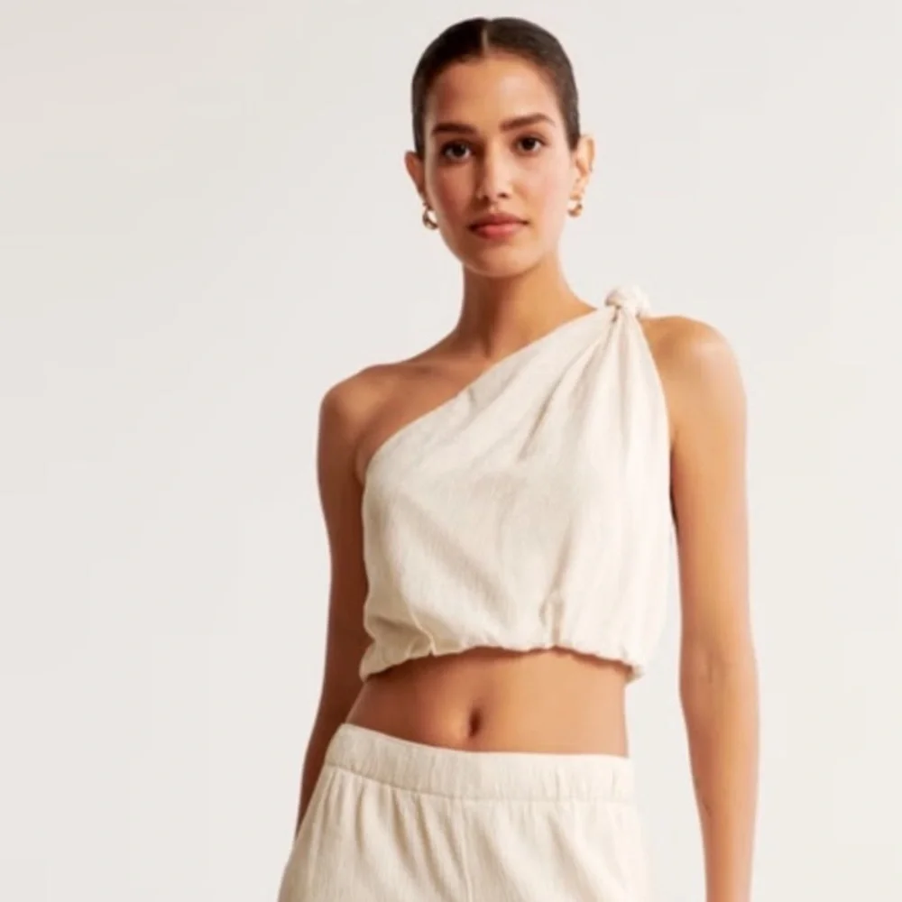 Abercrombie & Fitch Asymmetrical Crop Top One Shoulder Cream Color Small - Picture 1 of 6
